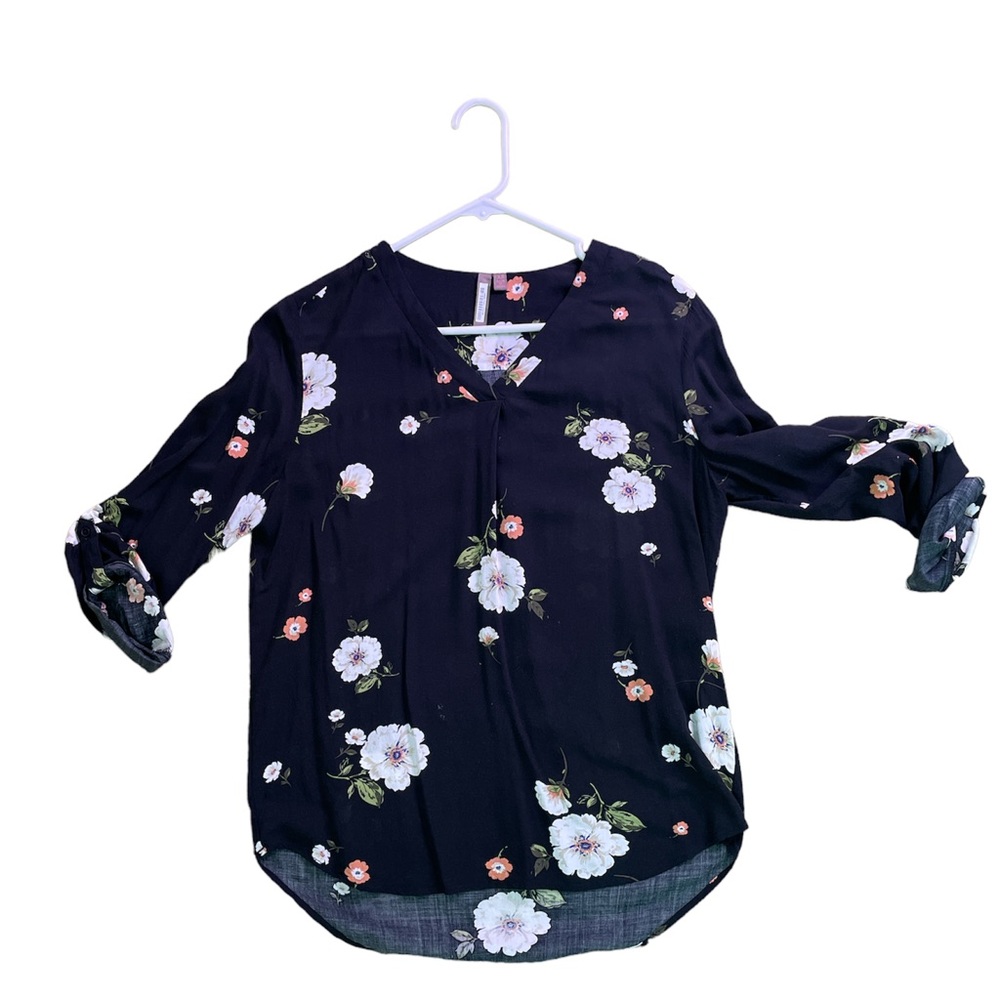Black floral blouse Brina & em Lenny V-neck top